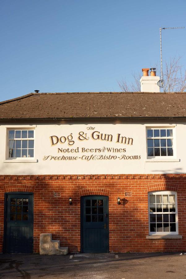 The Dog & Gun Inn Netheravon Εξωτερικό φωτογραφία